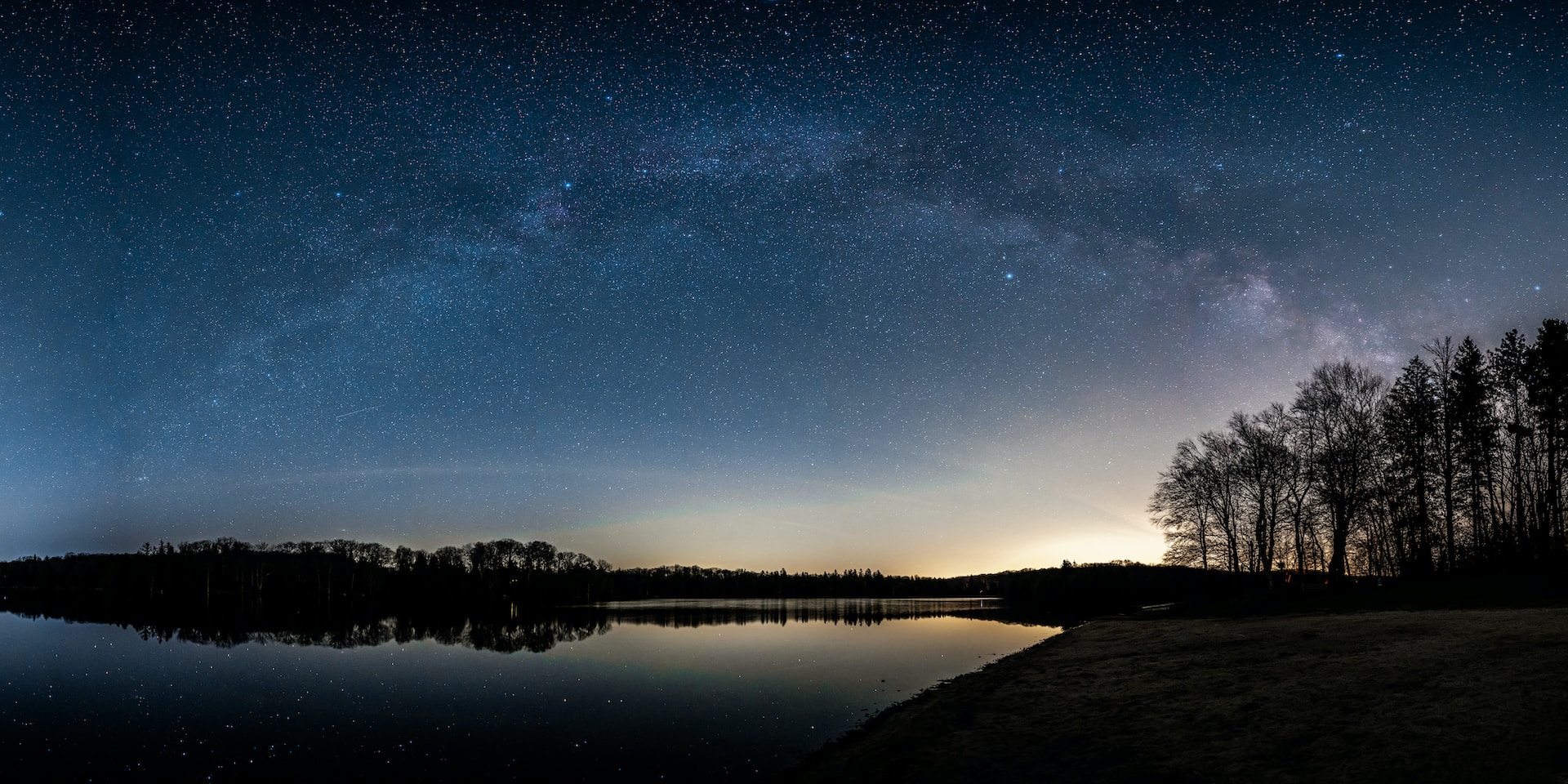 A sky full of stars in the Lake Mcdonald