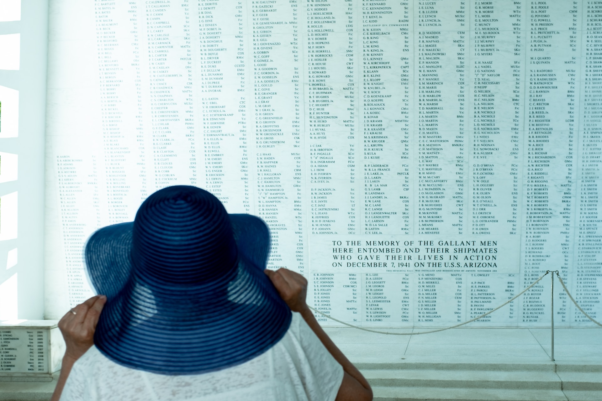 A woman at the USS Arizona Memorial, a key destination to know more about the history of Honolulu, Hawaii