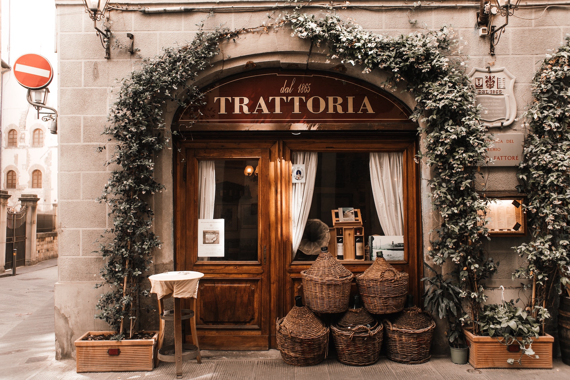 The entrance of a food establishment in Rome