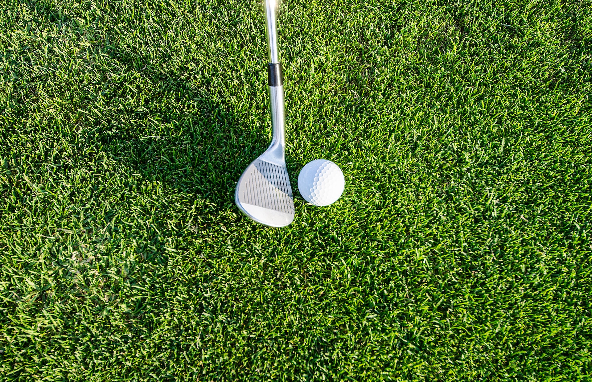 A white golf club and a golf ball - things you'd usually see at the best Myrtle Beach golf clubs